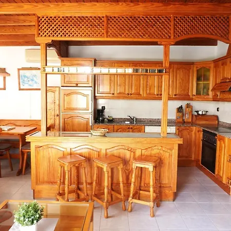 Costa, Cerca De La Playa Y Comercios. Apartment