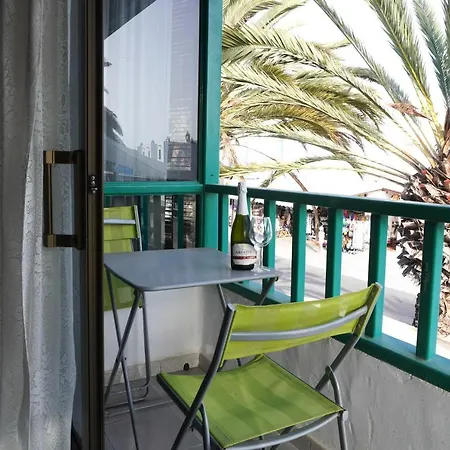 Costa, Cerca De La Playa Y Comercios. Apartment
