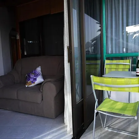 Apartman Costa, Cerca De La Playa Y Comercios.